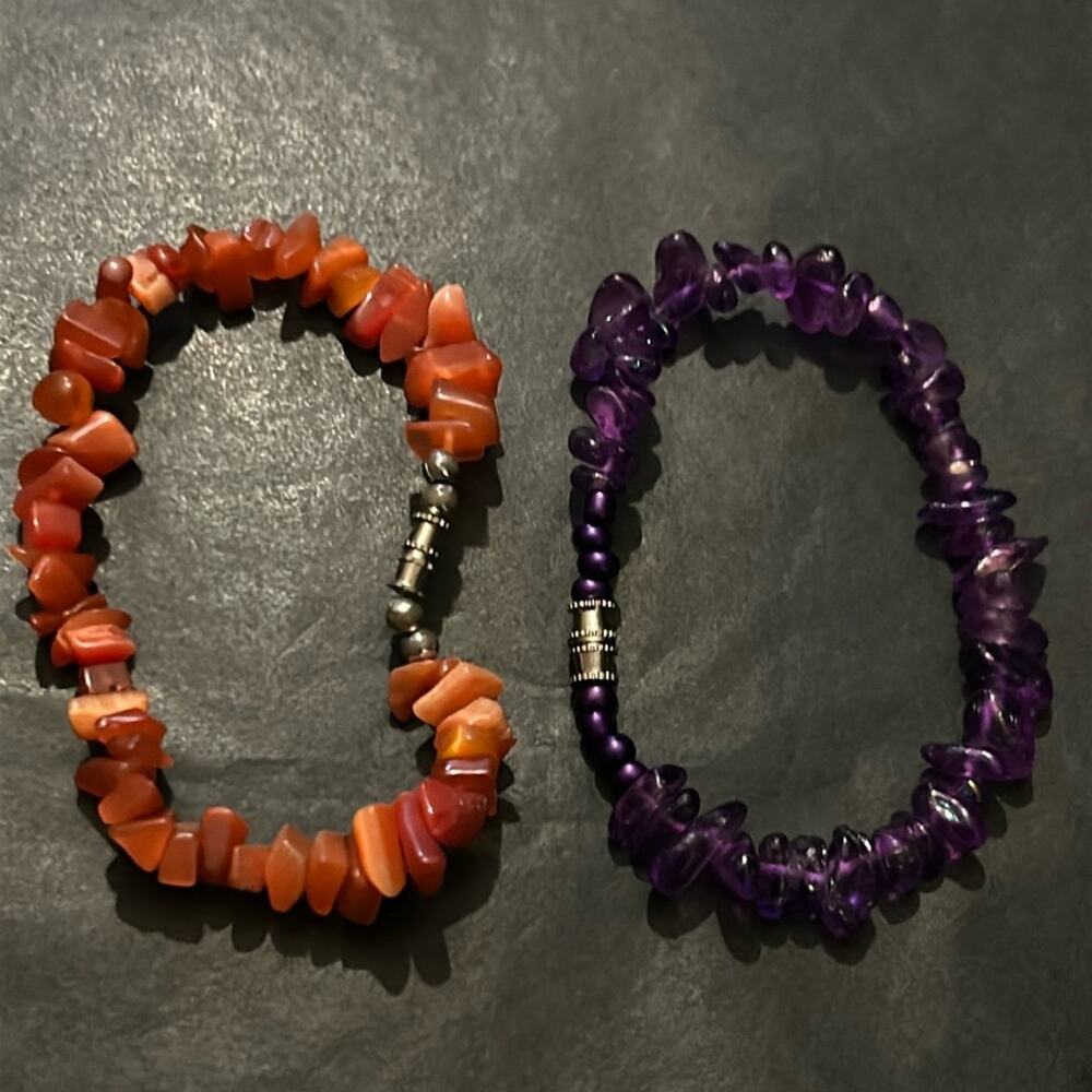 Set of 2 women’s vintage dainty gemstone beaded bracelets one size 7.5 in